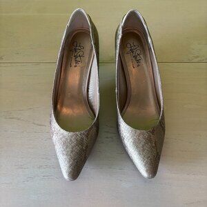 Gold/taupe snakeskin pump